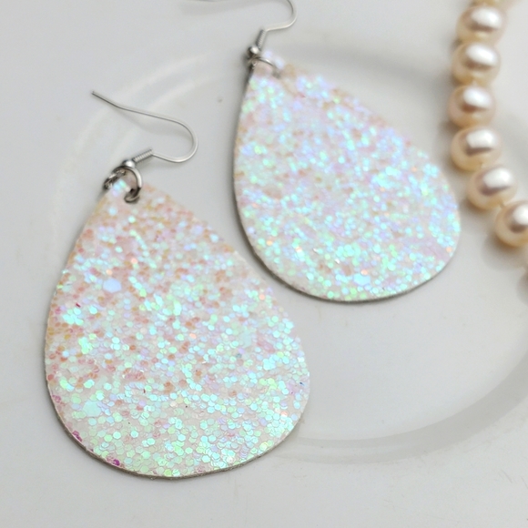 💫5/$25 MERMAID GLITTER EARRINGS - Picture 1 of 6